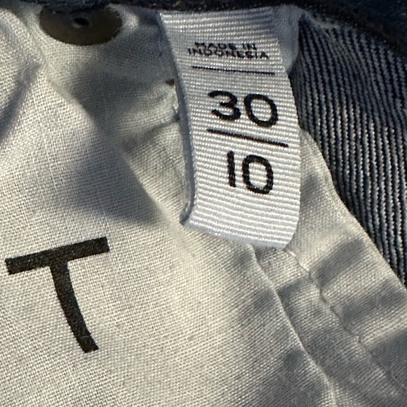 Loft Women’s Mid rise, medium wash Jeans. Size 30 waist or 10. - Picture 5 of 7